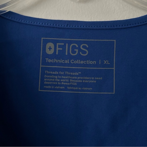 Figs Royal Blue Casma™ Three-Pocket Scrub Top - Picture 5 of 6
